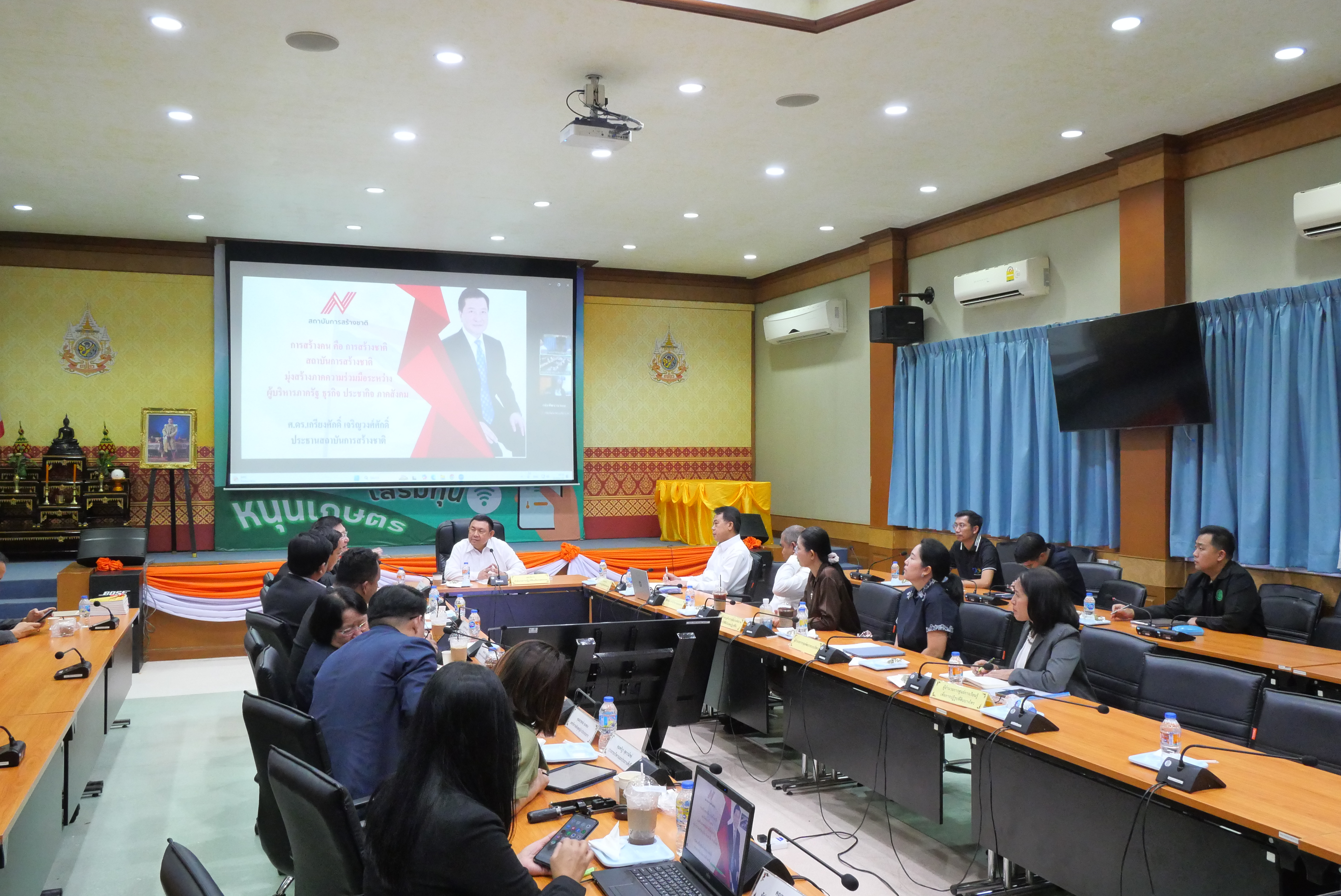 title - ส.ป.ก. ต้อนรับคณะสถาบันการสร้างชาติ (สกสช.) Nation-Buliding Institute (NBI) ในการเข้าเยี่ยมหน่วยงานองค์กร 